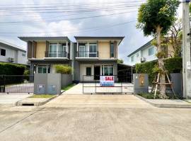 บ้านแฝด หมู่บ้าน อินนิซิโอ 3  ปิ่นเกล้า - วงแหวน ตรงข้ามสวนส่วนกลางโครงการ