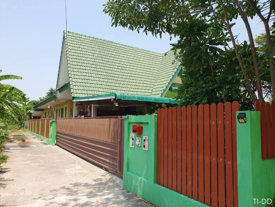 ที่ดินพร้อมสิ่งปลูกสร้าง รวม 2 โฉนด 262 ตรว.