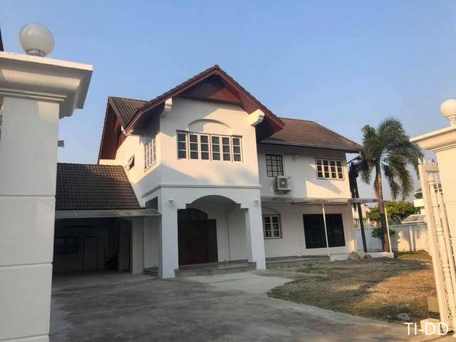 ให้เช่าบ้านเดี่ยว 2 ชั้น 208 ตรว. พร้อมโกดังเก็บของ ซอยลาดปลาเค้า 8 จอดรถได้หลายคัน เหมาะทำออฟฟิศ