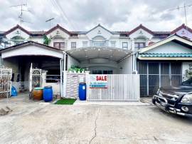 ทาวน์เฮ้าส์ 2 ชั้น หมู่บ้านพลอยไพลิน สามพราน นครปฐม (ปรับปรุงใหม่ทั้งหลัง พร้อมอยู่)