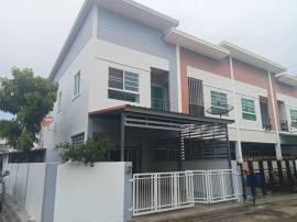 ทาวน์โฮมสองชั้น แปลงหัวมุม  หมู่บ้านพรเทพการ์เด้น วิลล์ 9 ซอยชัยพรวิถี 25 