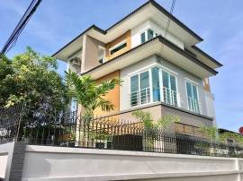 รหัสC6933 ให้เช่า ขายบ้านเดี่ยว 3ชั้น หลังมุม ย่านสุทธิสาร ลาดพร้าว48 ใกล้ MRTสุทธิสาร MRTภาวนา