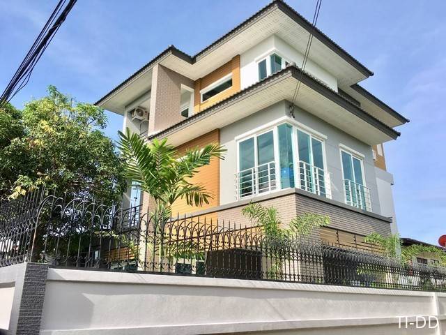 รหัสC6933 ให้เช่า ขายบ้านเดี่ยว 3ชั้น หลังมุม ย่านสุทธิสาร ลาดพร้าว48 ใกล้ MRTสุทธิสาร MRTภาวนา