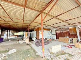 พร้อมโกดังขนาด 650 ตร.ม.พื้นที่1 3.6 กม. สำนักงานขนส่งกทม.ให้เช่าที่ดินถมแล้ว 1-0-50 ไร่  รร.สวนกุหลาบ ธนบุรี 4.3 กม. ติดถนนใหญ่พระราม 2   