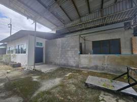 ขายโกดังพานทองชลบุรี ขายที่ดินพร้อมโกดัง  บนเนื้อที่   2 ไร่  พื้นที่ใช้สอย 1,100  ตรม ผังสีส้ม