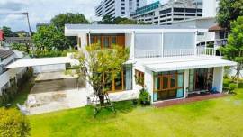  เดอะมอล์ บ้านคฤหาสน์2ชั้น 5นอน ตลาดปัฐวิกรณ์ 3 กม. MRT บางกะปิ 2.2 กม.600ตร.ม. บนที่ดินครึ่งไร่ นวมินทร์ 22-28   MRTลาดพร้าว101 2.8 กม. 