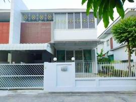 ตลาดใจโต300ม.หรูหรา 36 ตร.วา. ตลาดเคหะบางพลี ให้เช่าบ้าน 2ชั้น รร.เกวลินวิทยา 1.8 กม. พร้อมเฟอร์ฯครบ ทำเลดี 3นอน รพ.จุฬารัตน์5 1.7 กม. 