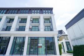 MRT ศรีนุช 1.32 กม. โชว์รูม คลีนิค ให้เช่าอาคารพาณิชย์ 4.5 ชั้นใหม่ 18 ตร.วา. 300 ตร.ม. 3 นอน 4 น้ำ ธัญญะ ช็อปปิ้ง พาร์ค 1.6 กม.