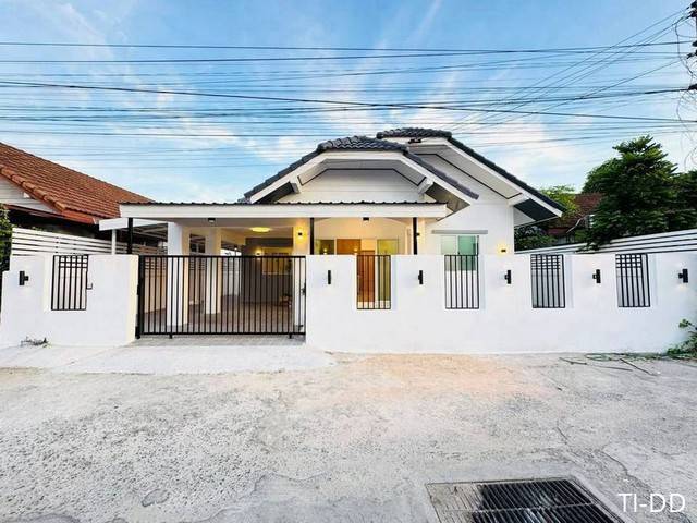 ขายบ้านเดี่ยว หมู่บ้านแหลมฉบังวิลล์1 รีโนเวทใหม่ พร้อมเข้าอยู่ FP-H01501