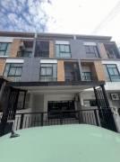 ให้เช่าทาวน์โฮม 3 ชั้น โครงการทรีโอ ร่มเกล้า Trio Romklao ติดถนนใหญ่ ใกล้สุวรรณภูมิ  เหมาะอยู่อาศัย ทำโฮมออฟฟิศ