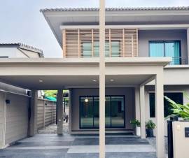 ขายบ้านเดี่ยว 2 ชั้น สร้างใหม่ เนื้อที่ 99 ตร.ว พร้อมสระว่ายน้ำส่วนตัว  ติดถนนสุขุมวิท ห้วยใหญ่ ต.นาจอมเทียน อ.สัตหีบ จ.ชลบุรี