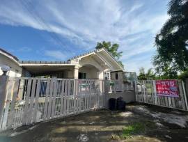 บ้านเดี่ยว 1 ชั้น  หมู่บ้านสวนแสนสุข เลขที่ 93/129 ซอย 29 ถนนรังสิต-นครนายก ตำบลบางปลากด อำเภอองค์รักษ์ จังหวัดนครนายก