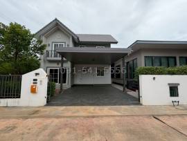 ขายบ้านสวย 2 หลัง อารียา ลิฟวิ่ง สกลนคร ที่ดินรวม 117.5 ตรว เหมาะสำหรับครอบครัวใหญ่ อยู่สบาย บรรยากาศร่มรื่น มีสวนรอบบ้าน