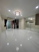 ทาว์โฮมให้เช่าบ้านติดถนนถระรามเก้า บ้าน3 ชั้น 3นอน บิวท์อินสวย หมู่บ้านกลางเมือง พระราม 9 มอเตอร์เวย์ ติดถนนใหญ่คู่ขนานมอเตอร์เวย์