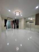 ทาว์โฮมให้เช่าบ้านติดถนนถระรามเก้า บ้าน3 ชั้น 3นอน บิวท์อินสวย หมู่บ้านกลางเมือง พระราม 9 มอเตอร์เวย์ ติดถนนใหญ่คู่ขนานมอเตอร์เวย์