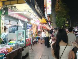 เซ้งร้านด่วน บรรทัดทอง ติดถนนใหญ่  ตรงข้ามซอยจุฬา 30 ตรงข้ามร้านมีลานจอดรถ