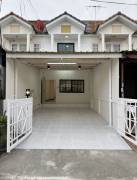 ขายทาวน์เฮ้าส์ 2 ชั้น  หมู่บ้านลัลลี่วิลล์ 2 รีโนเวทใหม่ทั้งหลัง พร้อมอยู่ 