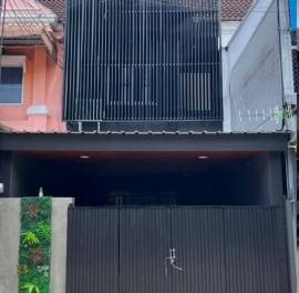 ขายหรือให้เช่า ทาวน์เฮ้าส์ในเมืองรีโนเวทใหม่ สไตล์โมเดิร์น ศรีอนันต์ทาวน์เฮ้าส์ ตำบลฟ้าฮ่าม อำเภอเมืองเชียงใหม่ 