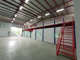 BR 1476 ให้เช่าโกดังพร้อมออฟฟิศ 400 ตรม. ติดมอเตอร์เวย์มุ่งหน้าชลบุรี และทางด่วน ติดถนนใหญ่ ใกล้สนามบินสุวรรณภูมิ