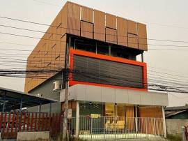 ตึกเดี่ยว 2 ชั้นครึ่งกสวยบิ้วอินทั้งหลังแต่งครบสวยจัดเต็มสามารถประกอบกิจการได้เลย