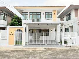 ขายบ้านเดี่ยว2ชั้นใกล้แหลมฉบัง ขายบ้านเดี่ยวแหลมฉบัง ขายบ้านเดี่ยวใกล้แหลมฉบัง บางละมุง ชลบุรี รีโนเวทใหม่ แถมเฟอร์ ตกแต่งพร้อมอยู่ 