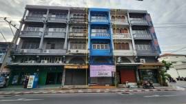 ขาย-ให้เช่า อาคารพาณิชย์ทำเลทองริมถนนโชคชัย 4 โดดเด่น ติดเซเว่น ชุมชนใหญ่