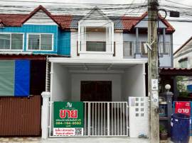ขายบ้าน ทาวน์เฮ้าส์2ชั้น  หมู่บ้านทรัพย์ดินทอง หนามแดง ถนนเทพารักษ์66 บ้านพร้อมอยู่ 