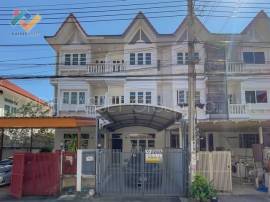 ทาวน์เฮ้าส์ ซอย นาคนิวาส 37 แยก 1-8 ถนน ลาดพร้าว 71 ขายถูก