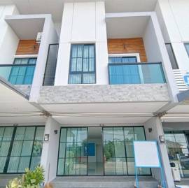 ให้เช่า/ขายอาคารพาณิชย์ศรีราชา 2ชั้น ขนาด 22 ตรว ติดถนนศรีราชา ตึกสภาพใหม่มาก เหมาะทำออฟฟิศ ค้าขาย เปิดกิจการ เก้ากิโล ศรีราชา ชลบุรี