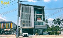 ขายตึก 3.5 ชั้น ริมถนน 4 เลน แปลงมุม กว้าง 5 เมตร ตกแต่งบิ้วอินอย่างดี พร้อมเข้าอยู่ สามารถต่อยอดกิจการได้เลย ทำเลดี  ME-195