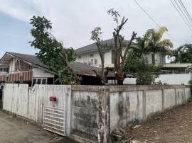 ขายที่ดินพร้อมสิ่งปลูกสร้าง(บ้าน1หลัง) 180 ตร.ว ซ.พหลโยธิน54/4  ใกล้สถานีรถไฟฟ้า 2 สถานี คูคต และ สถานีแยก คปอ.  ประมาณ 1 กิโล